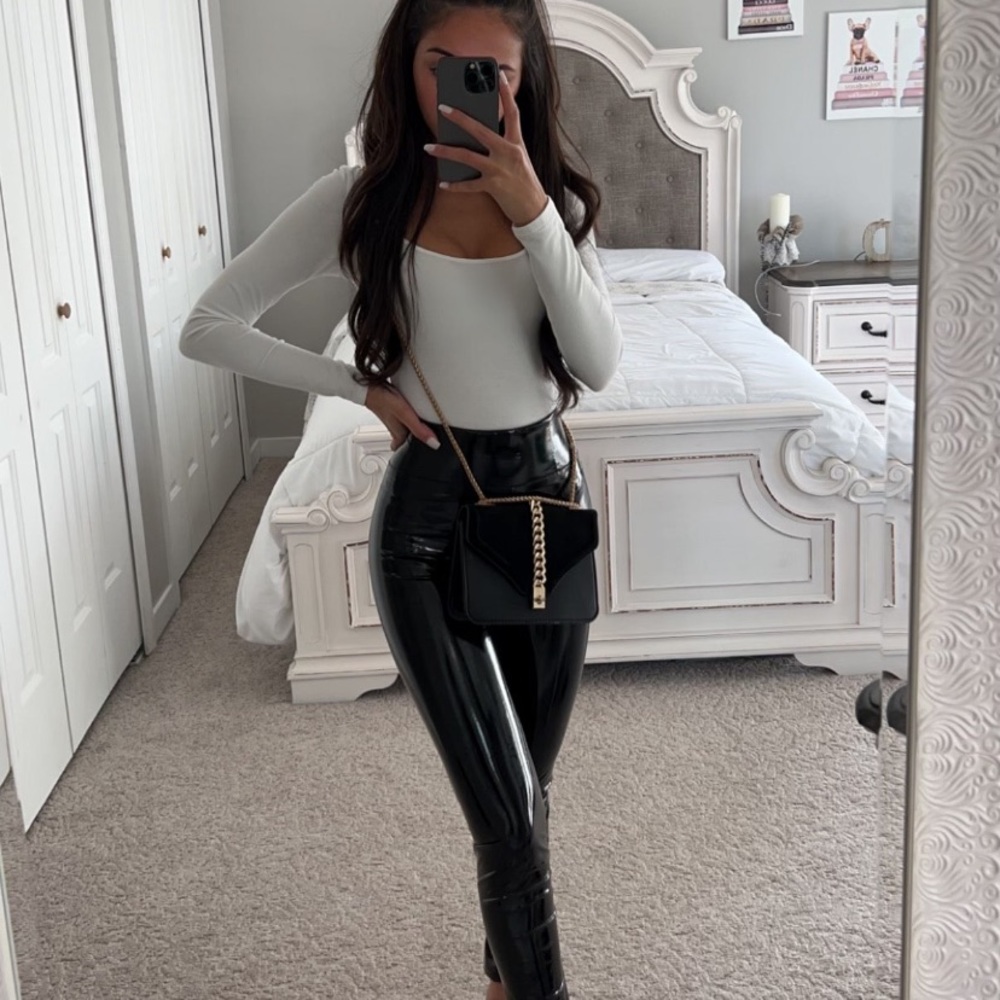 Shiny leggings